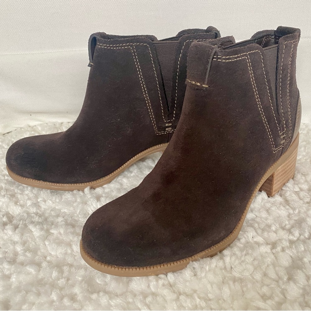 Clark's Chocolate Suede Artisan Ankle Booties Size 7